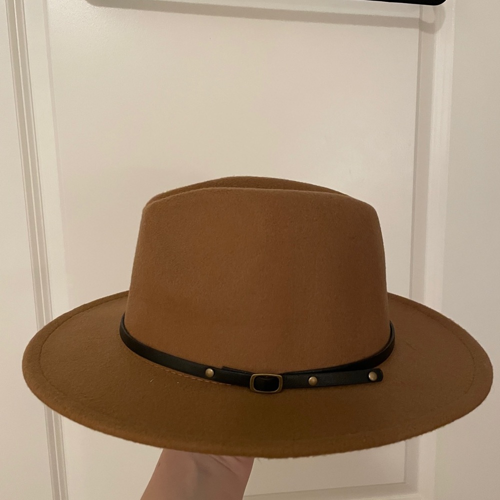 Wide-brim Boutique Hat